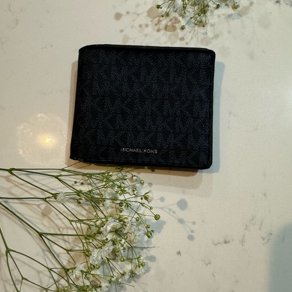 Michael Kors Other - Michael Kors signature logo Wallet